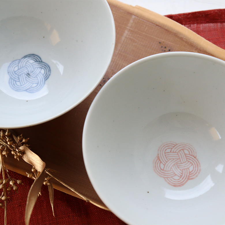 名入れ夫婦茶碗セット 福梅　梅の形の水引きは固く結ばれ、ほどけにくい