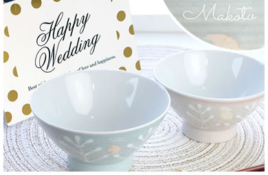 幸運の象徴「ツバメ」をモチーフにした夫婦茶碗。毎日使うものだから笑顔になる特別なギフト電報を！