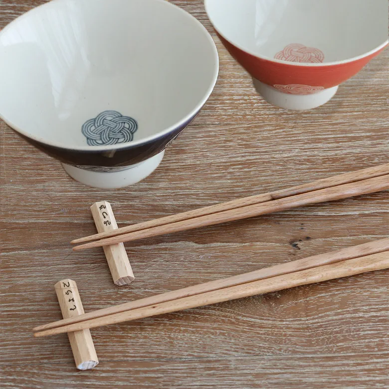 二本で一膳、二人で夫婦　お揃いのお箸で食事をもっと美味しく
ふたりの絆が深まるシンプルでかわいい夫婦箸
